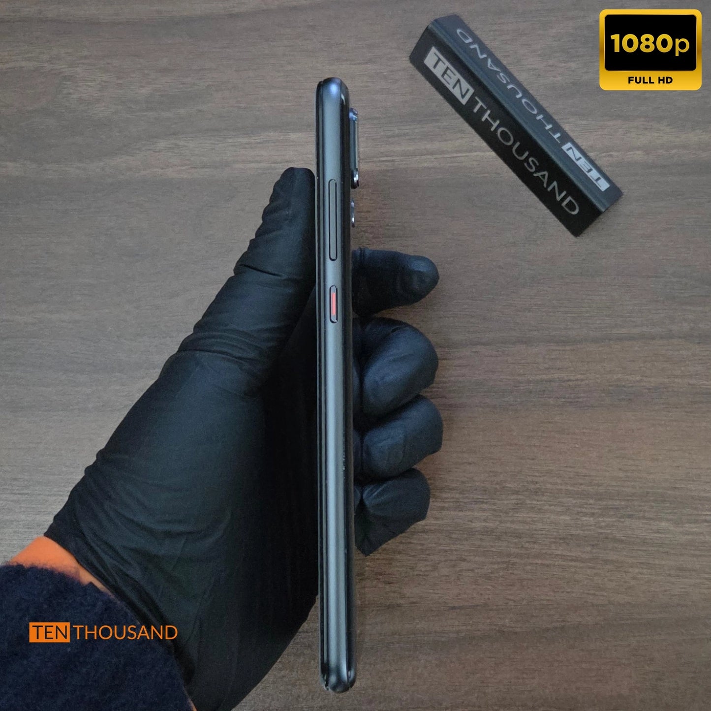 Side button of Huawei P20 Pro hidden camera phone with no increase in thickness