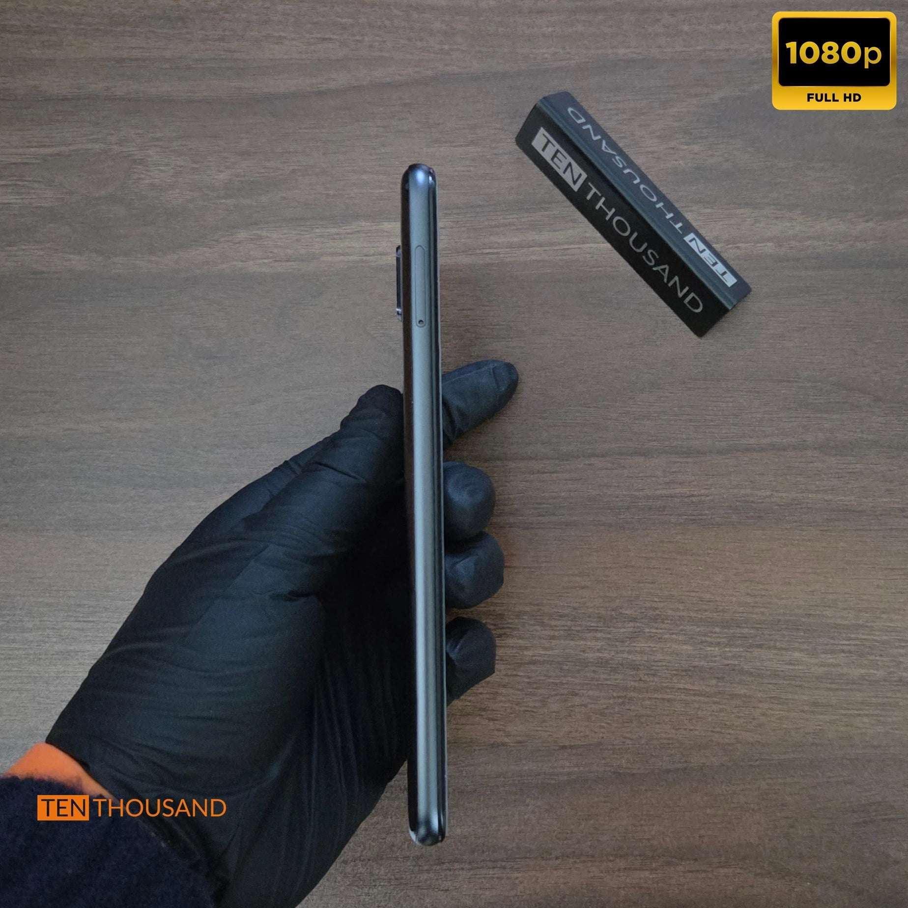 Side profile of Huawei P20 Pro hidden camera phone with no increase in thickness